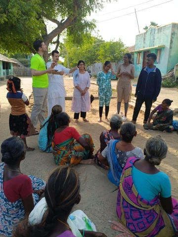 Aaron-Womack-presenting-in-village